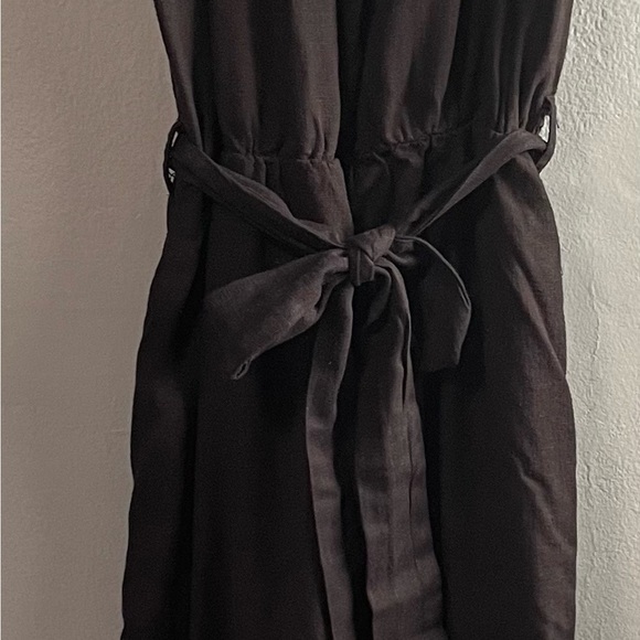 New In Black Linen Blend Sleeveless Belted Jumpsuit w/ Pockets. Size Small - Picture 6 of 10